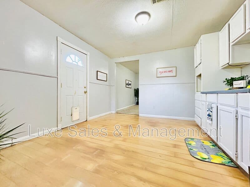 Del City House: 4220 SE 25th St