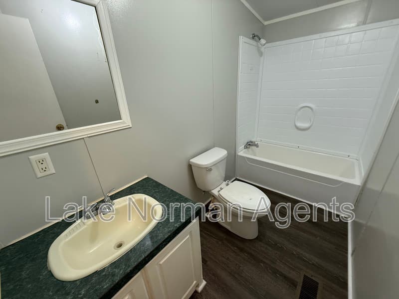 Newton House: 1121 McRee Heights Circle
