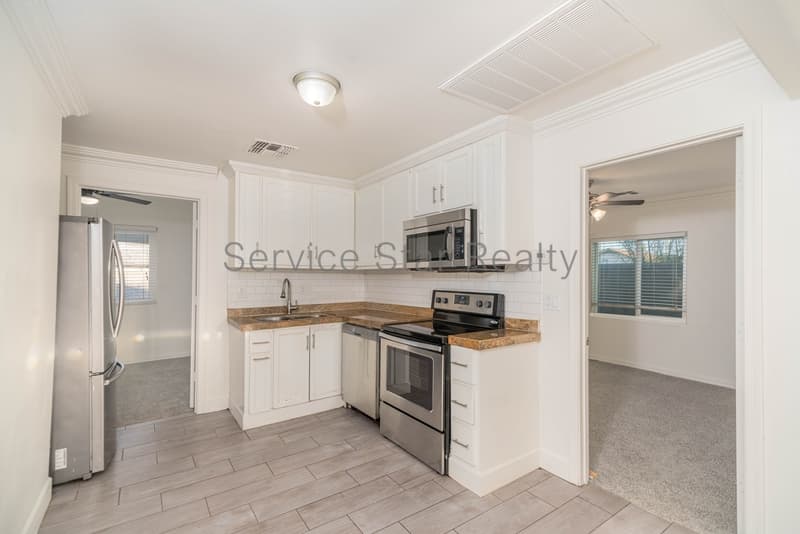 Phoenix House: 337 N 15th Ave