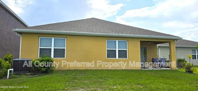 Palm Bay House: 242 Guinevere Drive SW