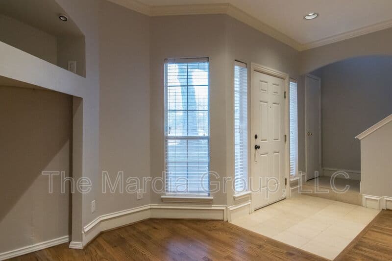 Garland House: 3904 Brandon Park Dr