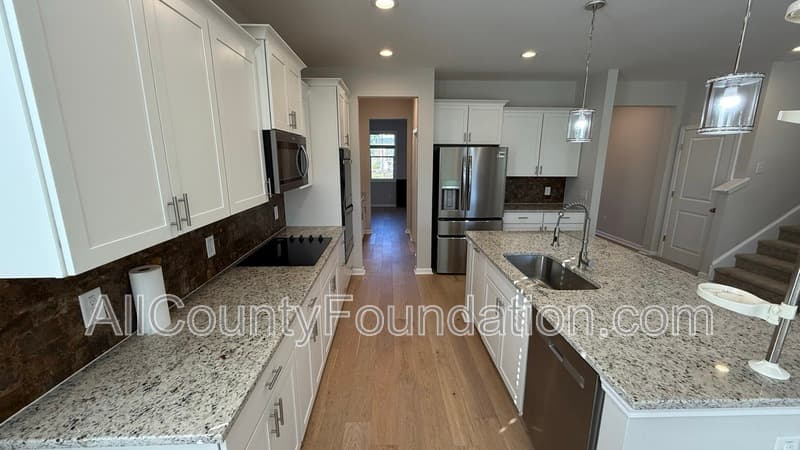 Summerville House: 2512 Hummingbird Lane