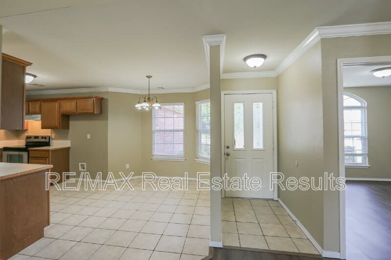 Centerton House: 1071 Evergreen St