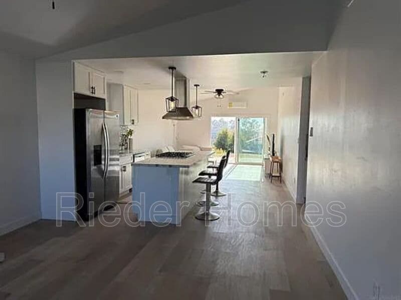 San Diego House: 664 Carefree Drive