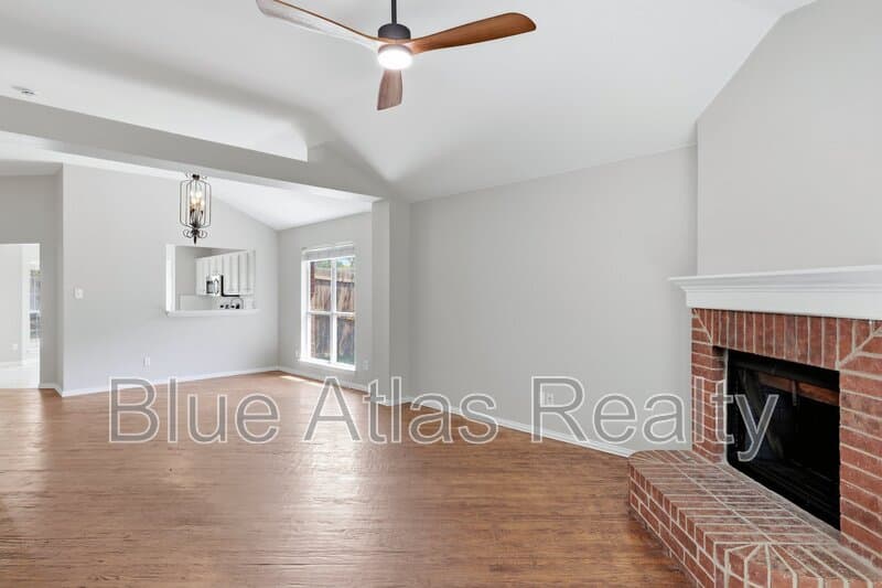 Little Elm House: 1012 Waterview Drive
