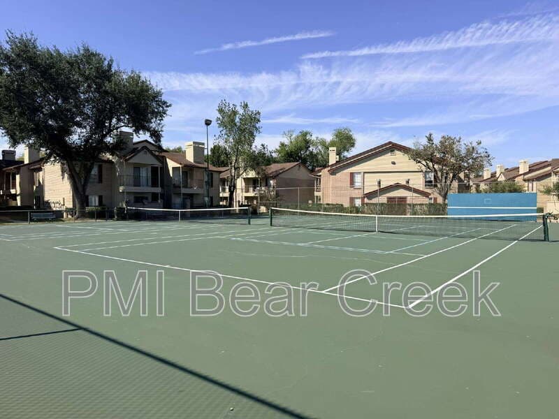 Houston Condo: 2120 El Paseo St