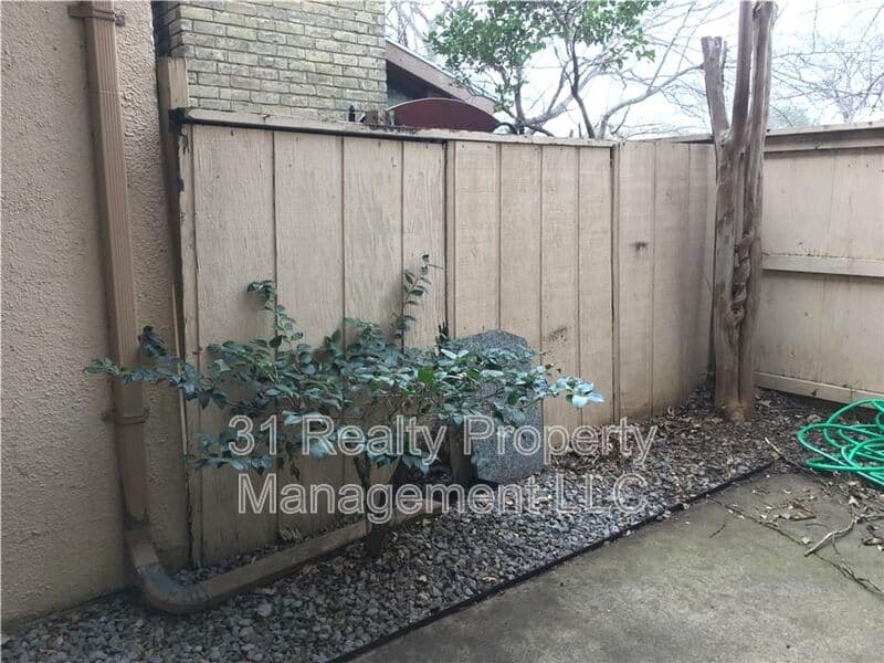 Dallas House: 5616 Harvest Hill Rd