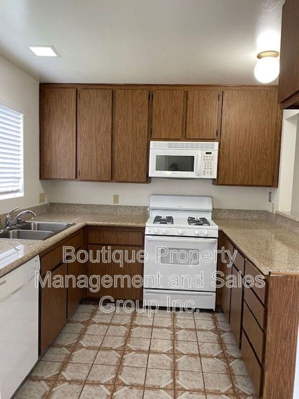 Irvine House: 44 Timber Run