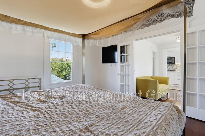 San Diego Condo: 4469 Cleveland Avenue