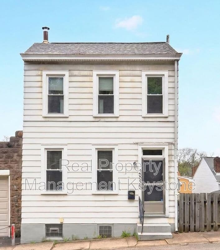Pittsburgh House: 2835 Edwards Way