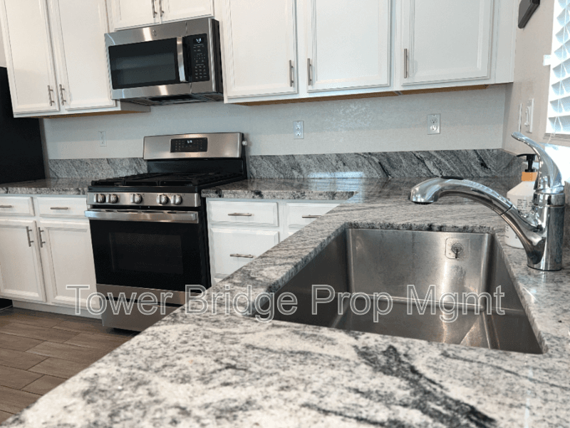 Rancho Cordova House: 12722 Montbrook Way