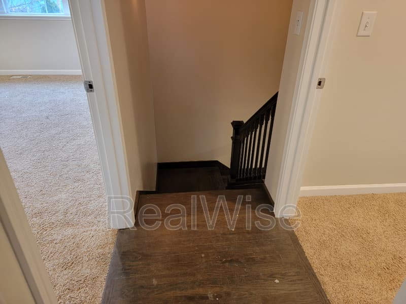 Roseburg House: 344 W Selmar Ct