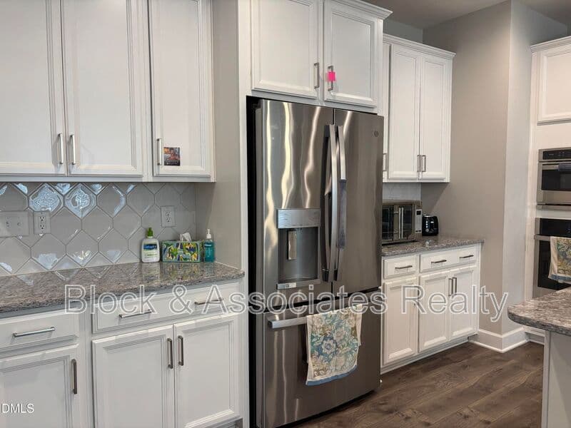 Wake Forest House: 2020 Edens Ridge