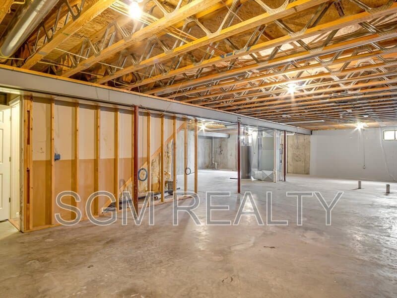 Waterloo House: 1116 Maplewood Ln