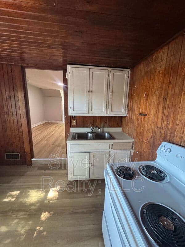Athens Condo: 107 Forrest Avenue