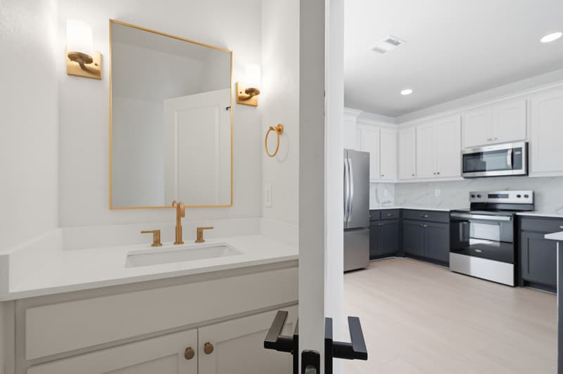 Fort Worth House: 2335 Benbrook Boulevard