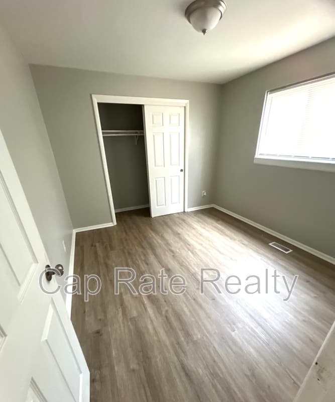 Columbus House: 2174 Sullivant Ave, Columbus, OH 43223