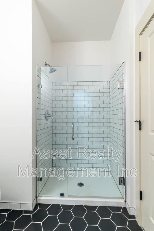 Alcoa Condo: 1120 Franck Street - 205