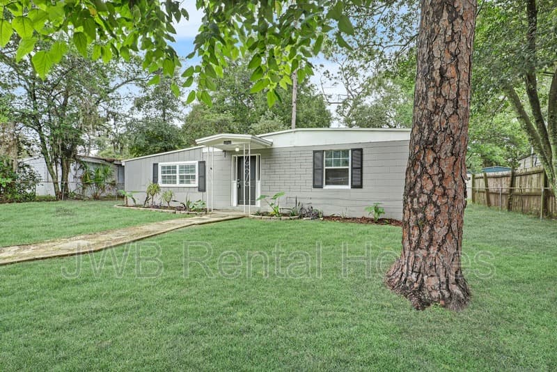 Jacksonville House: 10517 Ashby Rd