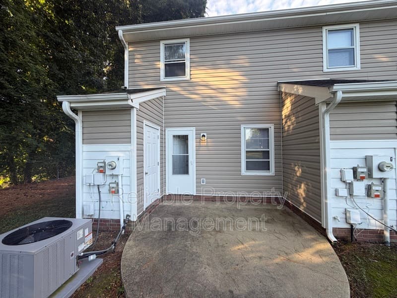 Clayton Townhome: 323 S Moore St