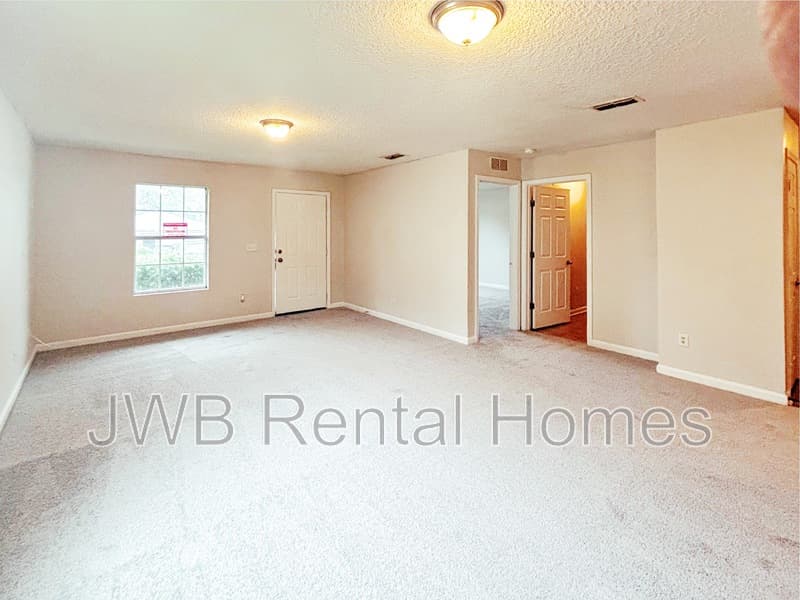 Jacksonville House: 8424 India Ave