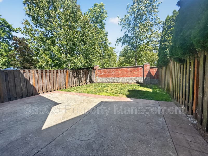 Hillsboro House: 948 SE Elina Ave