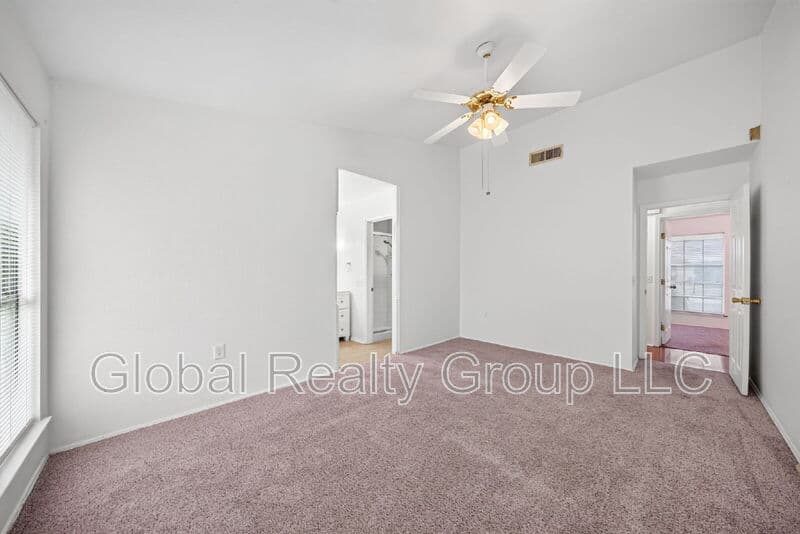 Live Oak House: 7713 Narrow Pass St