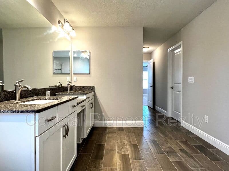 Lutz Townhome: 18814 Cornuta St