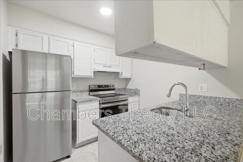 Woodbridge House: 12181 Old Salem Ct