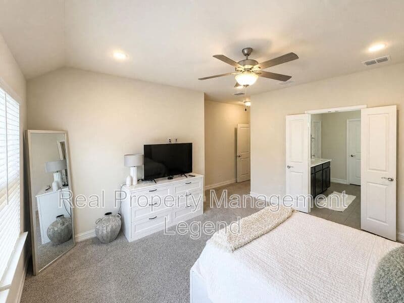 Aubrey House: 2812 Ranger Ln