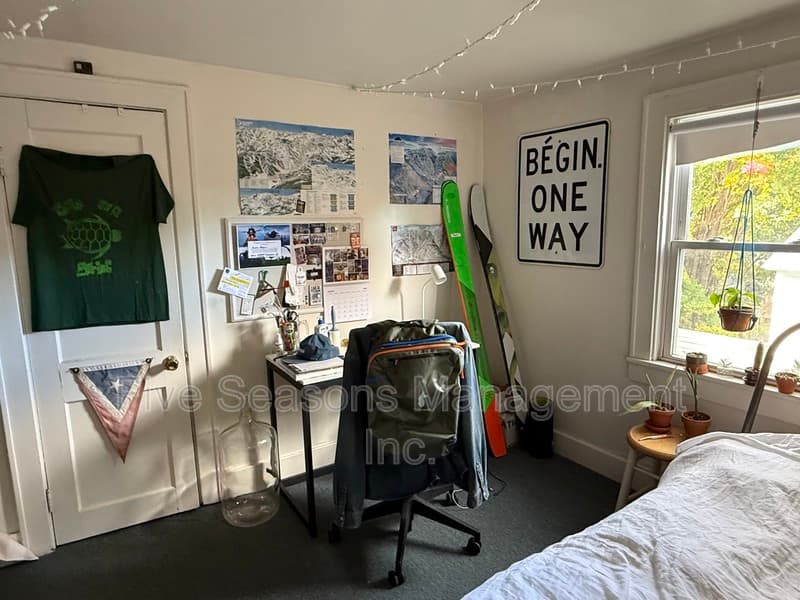 Burlington Condo: 14 1/2 Dans Court
