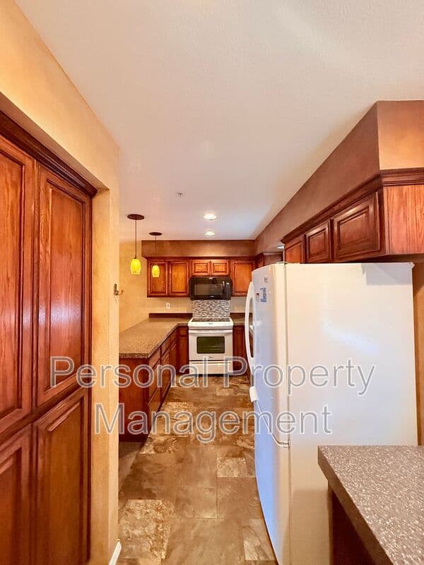 Vancouver Condo: 2766 E McLoughlin Blvd