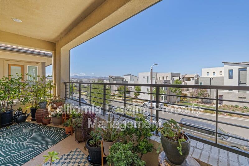 Valencia House: 27233 Red Willow Court