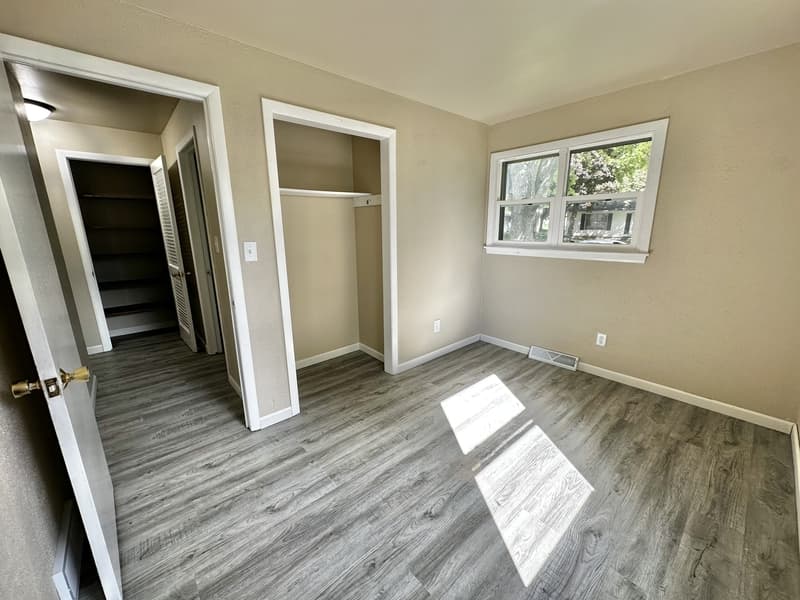Menasha House: 1216 Meadowview Drive