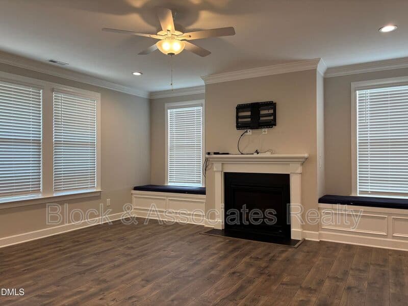Wake Forest House: 2020 Edens Ridge