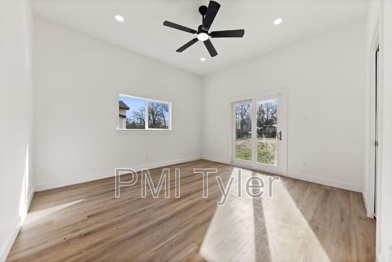 Paris House: 1279 Bonham Street