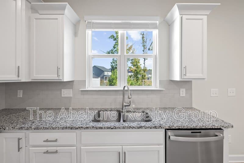 Fuquay-Varina House: 1511 Woodland Knoll Court