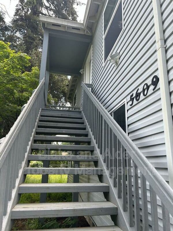 Portland House: 5609 SE 117TH Ave
