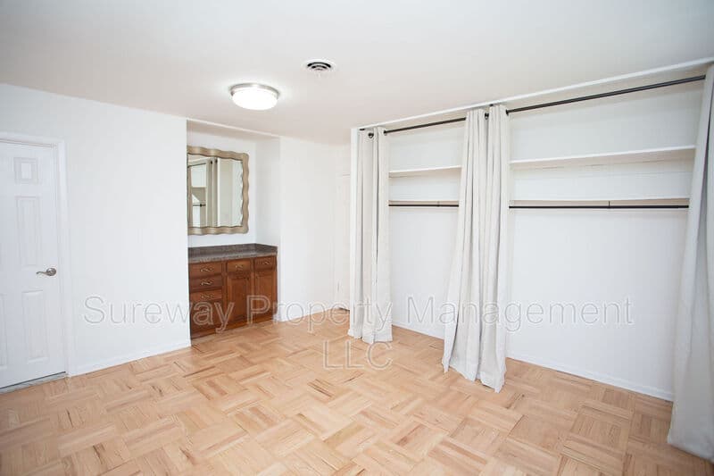 Cherry Hill House: 455 Chapel Ave E