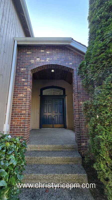 Redmond House: 16323 NE 50th Way