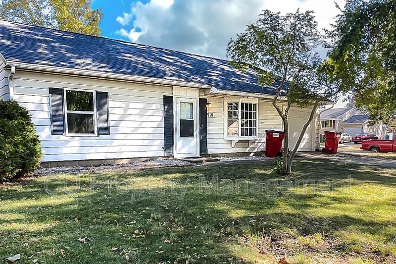 Champaign House: 910 Bellepark Drive