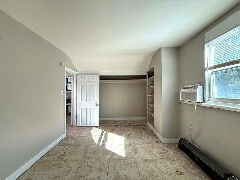 St. Petersburg House: 975 13th Avenue South