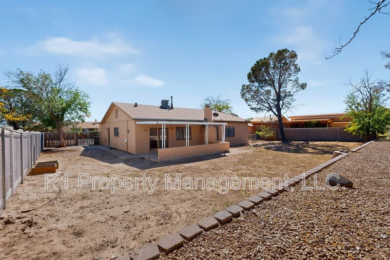 Rio Rancho House: 209 Villa Verde Drive Southeast