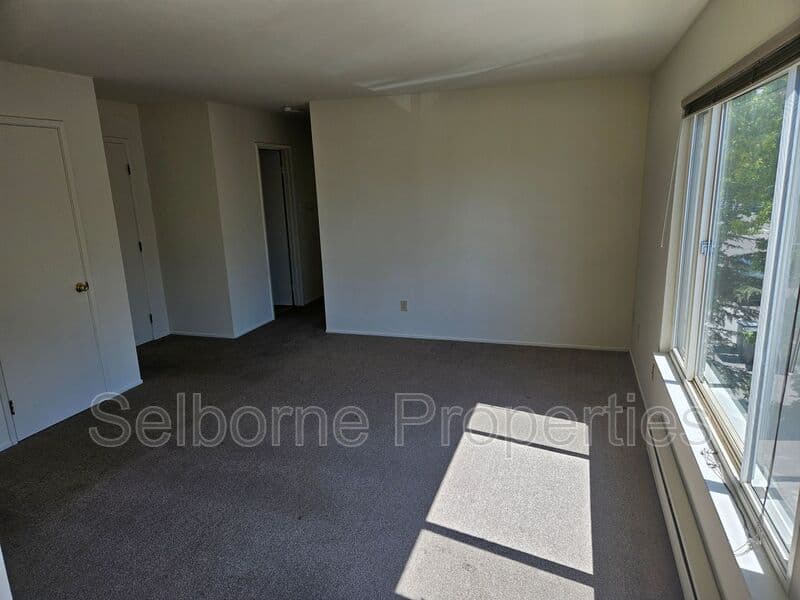 Oakland House: 443 Lee St.