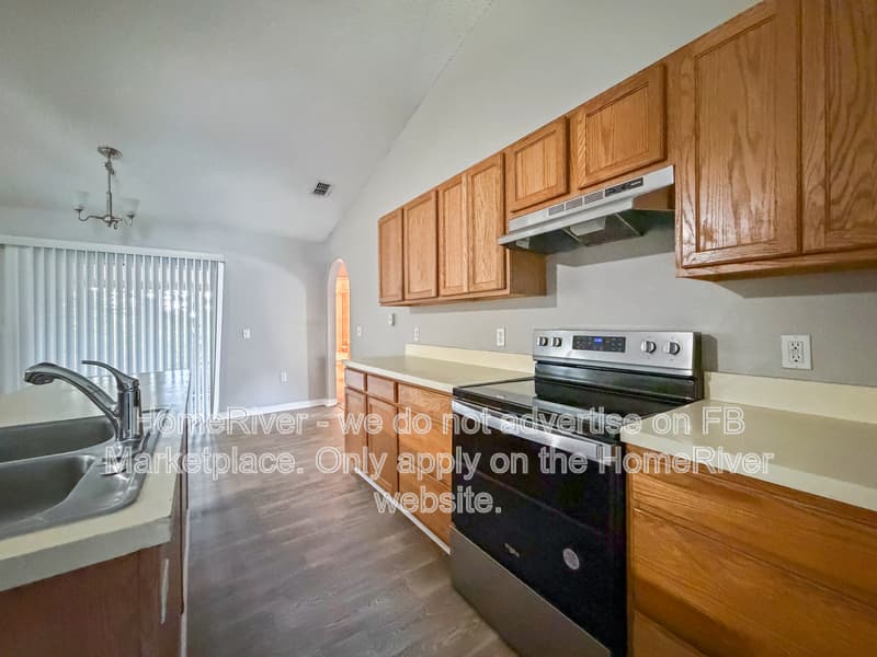 Jacksonville House: 4130 Broad Creek Ln