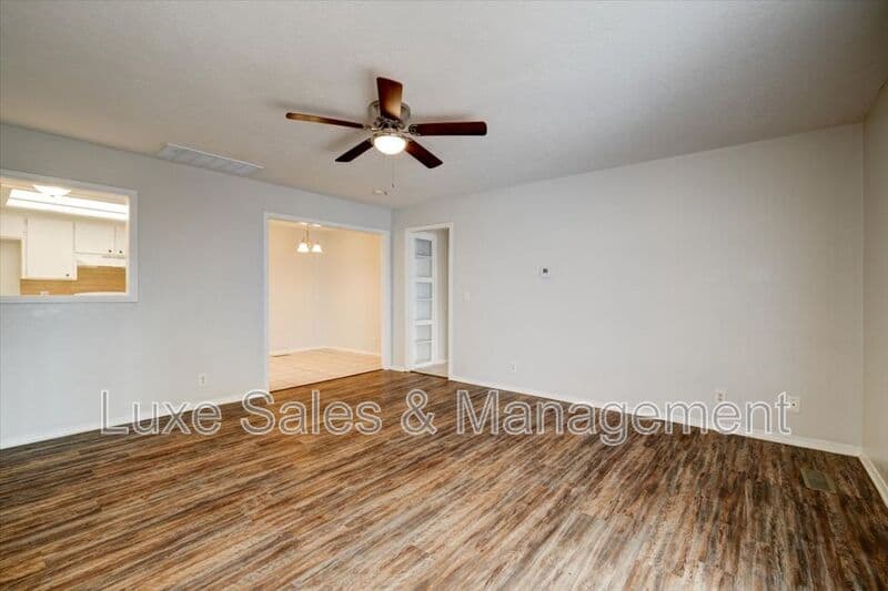 Oklahoma City House: 8302 NW 8th Street