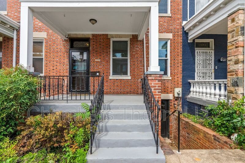 Washington House: 3532 Warder St NW