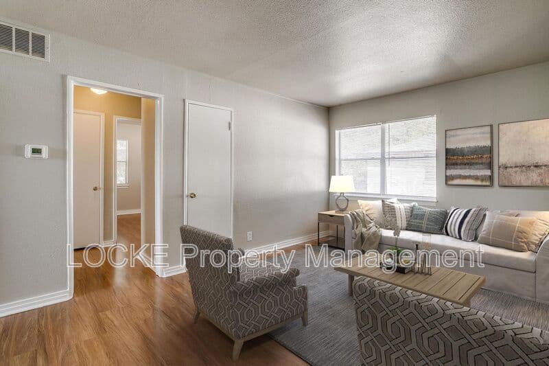 Fort Worth House: 3421 South University Drive