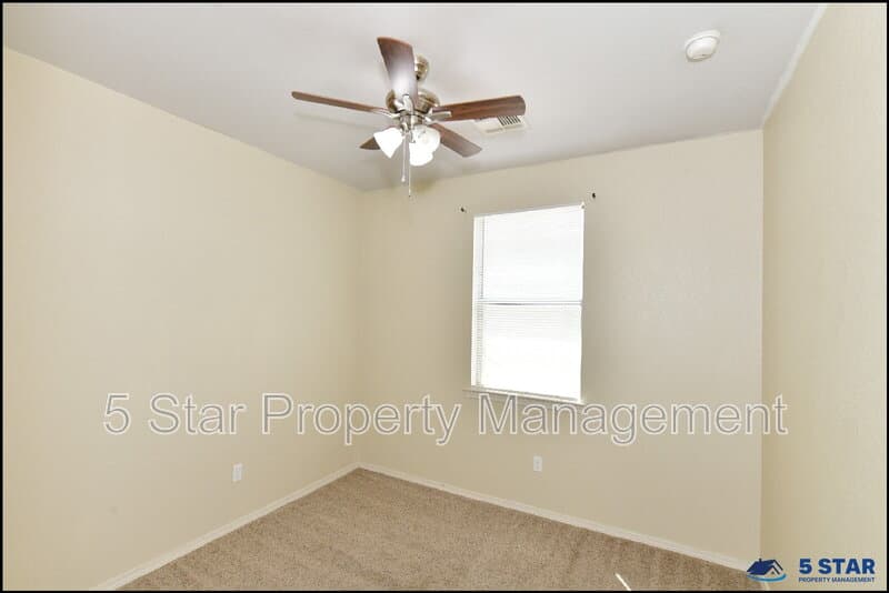 El Paso House: 4913 Adrian Campos St !!