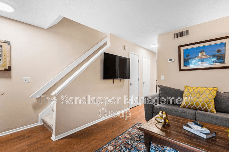 Charleston Townhome: 21-D S. Anderson Avenue
